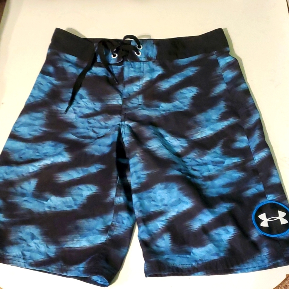 Under Armour men's 28 black & blue board shorts
